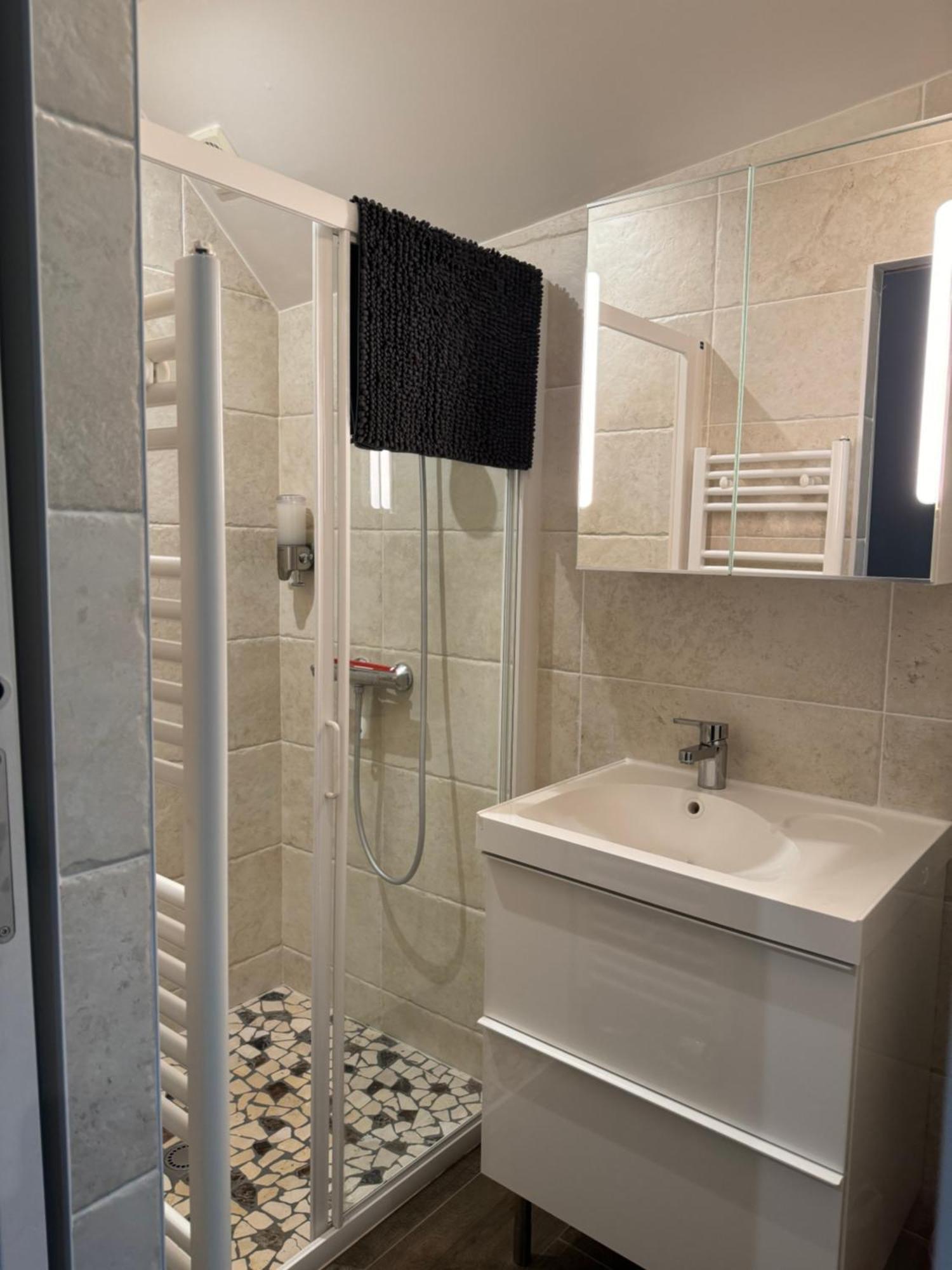 Chambre Avec Acces Jacuzzi Plombieres-les-Dijon Ngoại thất bức ảnh